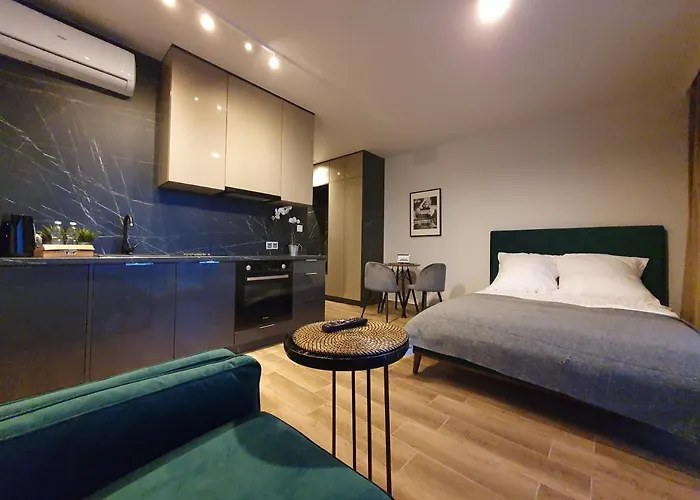 Apartament W Chmurach- 15 Pietro Osiedle Tysiaclecia- Parking W Hali Garazowej, Wielki Taras Z Lezakami I Widokiem Na Zachod Slonca
