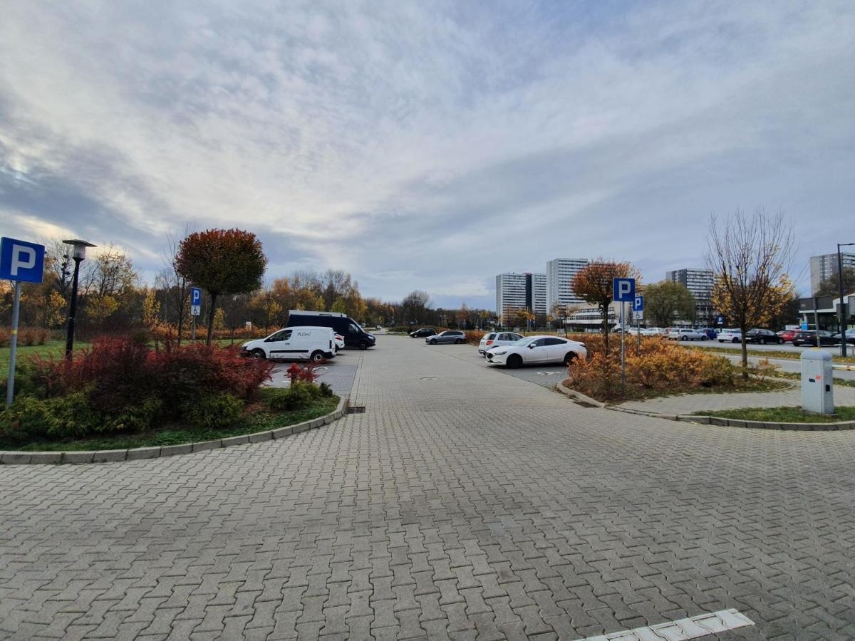 W Chmurach- 15 Pietro Osiedle Tysiaclecia- Parking W Hali Garazowej, Wielki Taras Z Lezakami I Widokiem Na Zachod Slonca