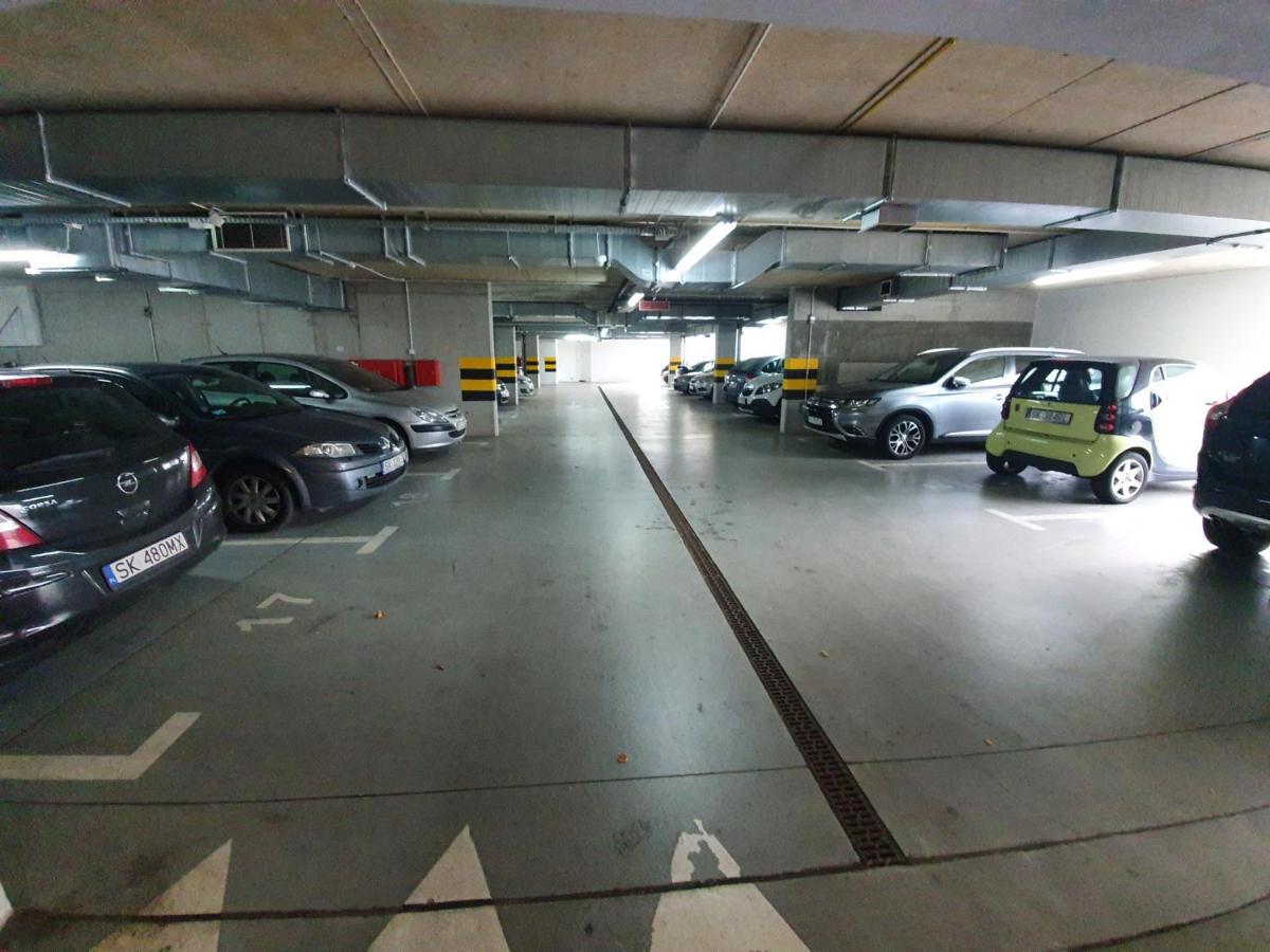 Apartment W Chmurach- 15 Pietro Osiedle Tysiaclecia- Parking W Hali Garazowej, Wielki Taras Z Lezakami I Widokiem Na Zachod Slonca Katowice