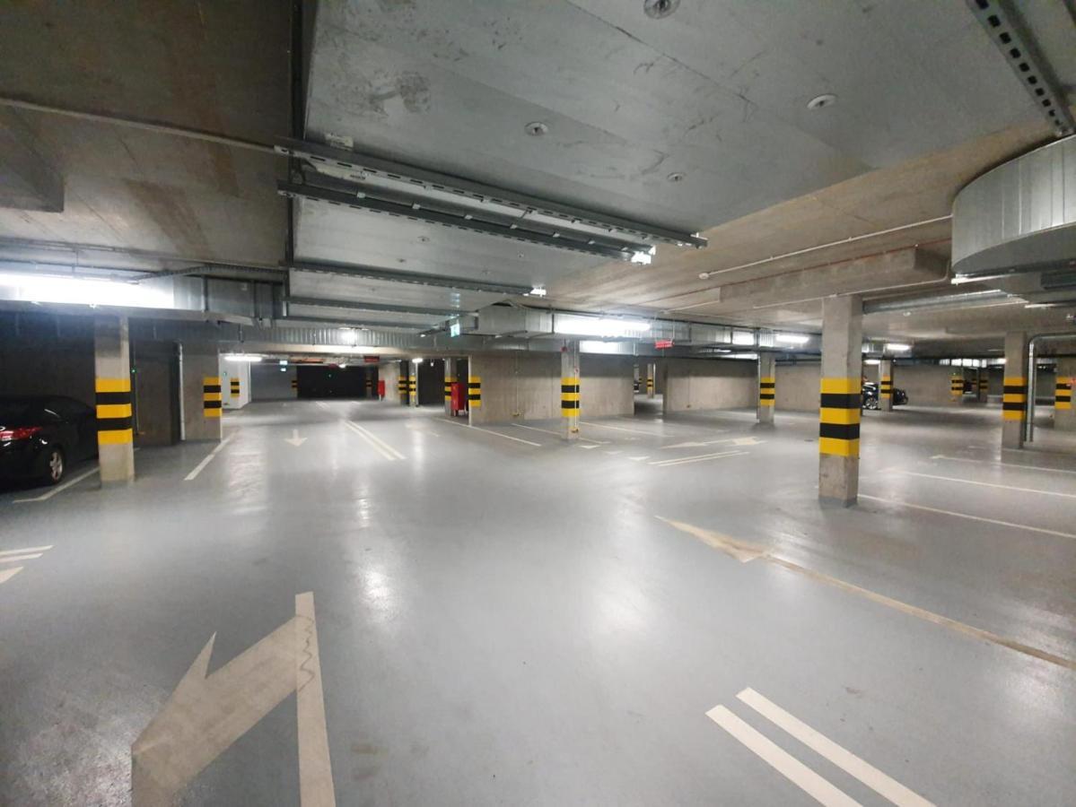 W Chmurach- 15 Pietro Osiedle Tysiaclecia- Parking W Hali Garazowej, Wielki Taras Z Lezakami I Widokiem Na Zachod Slonca *