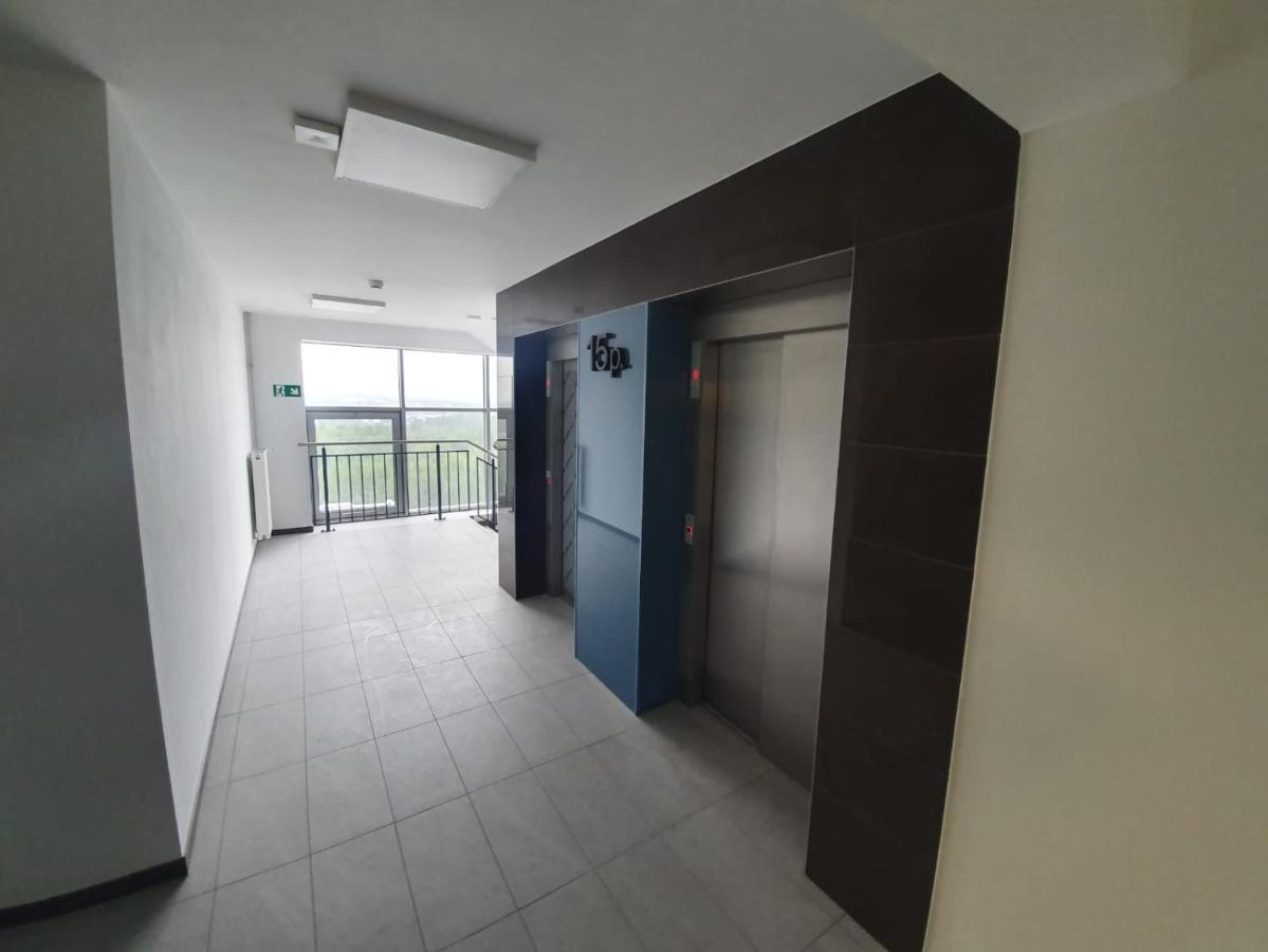 Apartment W Chmurach- 15 Pietro Osiedle Tysiaclecia- Parking W Hali Garazowej, Wielki Taras Z Lezakami I Widokiem Na Zachod Slonca Katowice