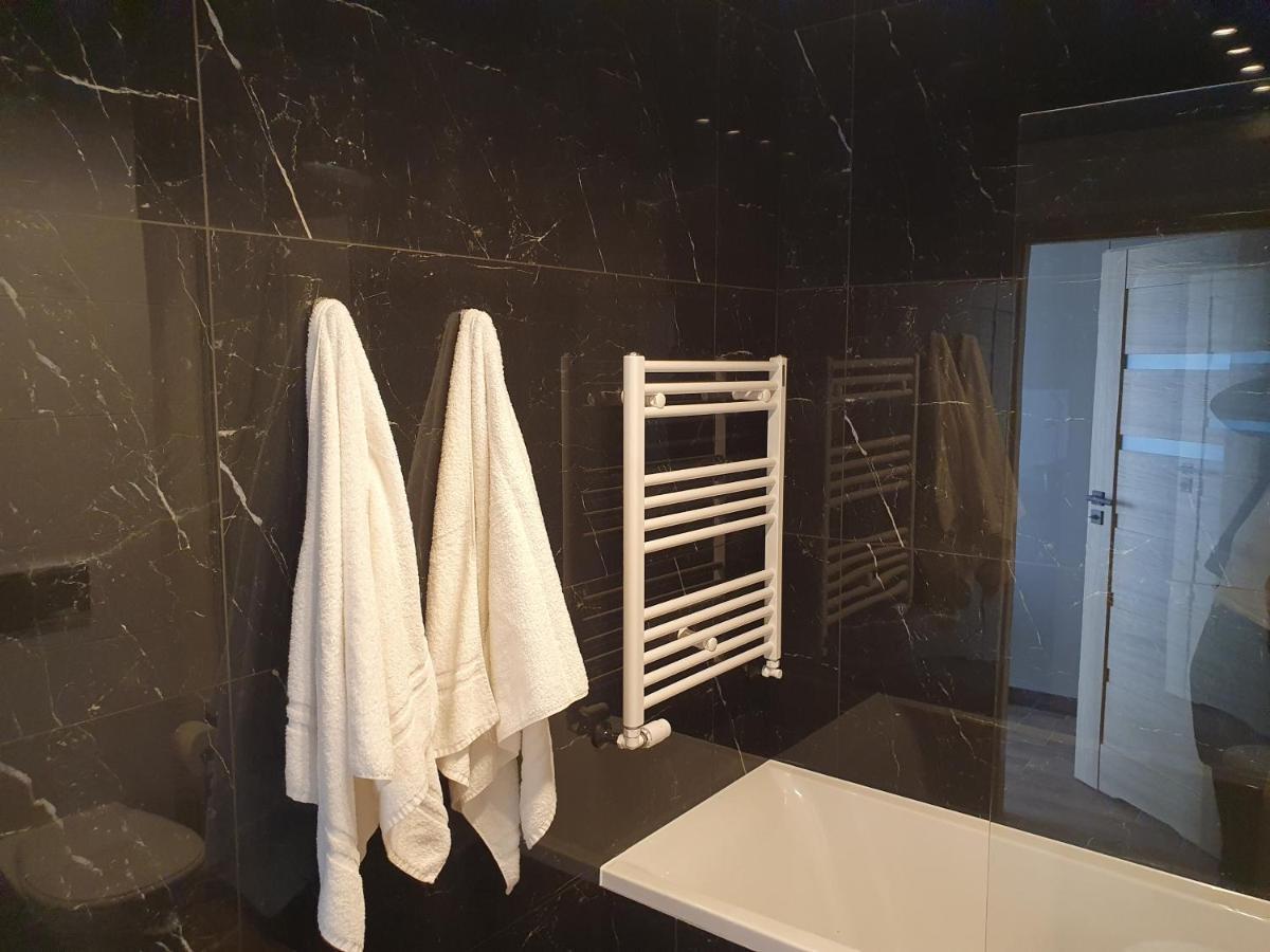 Apartment W Chmurach- 15 Pietro Osiedle Tysiaclecia- Parking W Hali Garazowej, Wielki Taras Z Lezakami I Widokiem Na Zachod Slonca