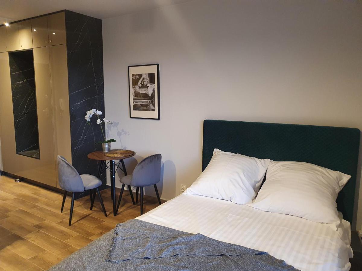 Apartment W Chmurach- 15 Pietro Osiedle Tysiaclecia- Parking W Hali Garazowej, Wielki Taras Z Lezakami I Widokiem Na Zachod Slonca Katowice